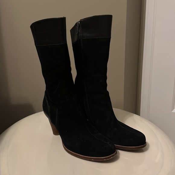 Ugg Suede Boot - Picture 2 of 6